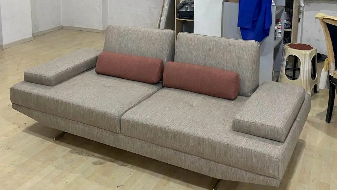 Ümraniye atölyesinde tamir edilen gri kumaş koltuk